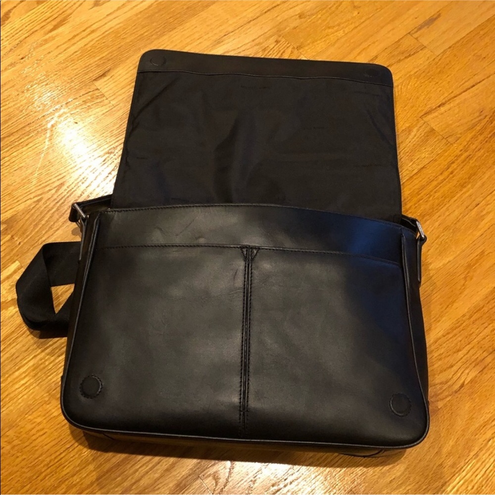 New Michael Kors Leather Messenger Bag - Picture 6 of 8
